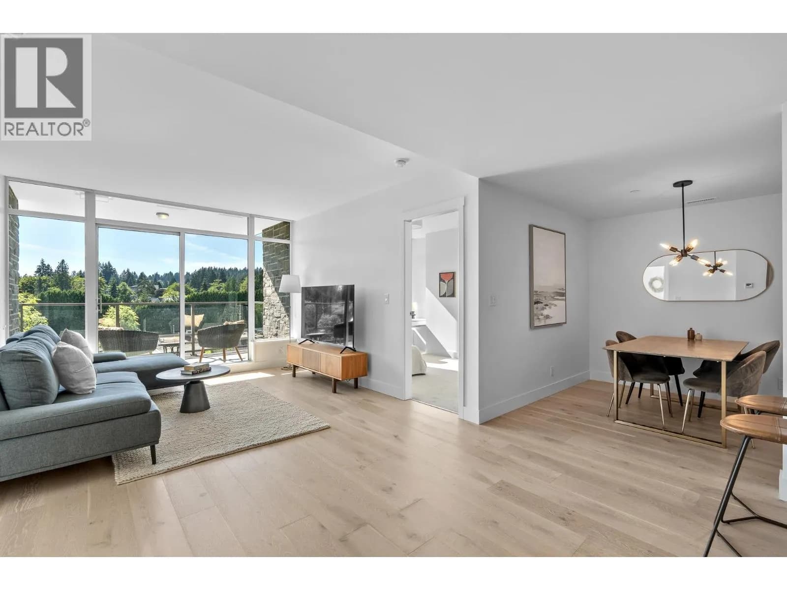 #404 1210 E 27TH STREET, North Vancouver, BC photo 2