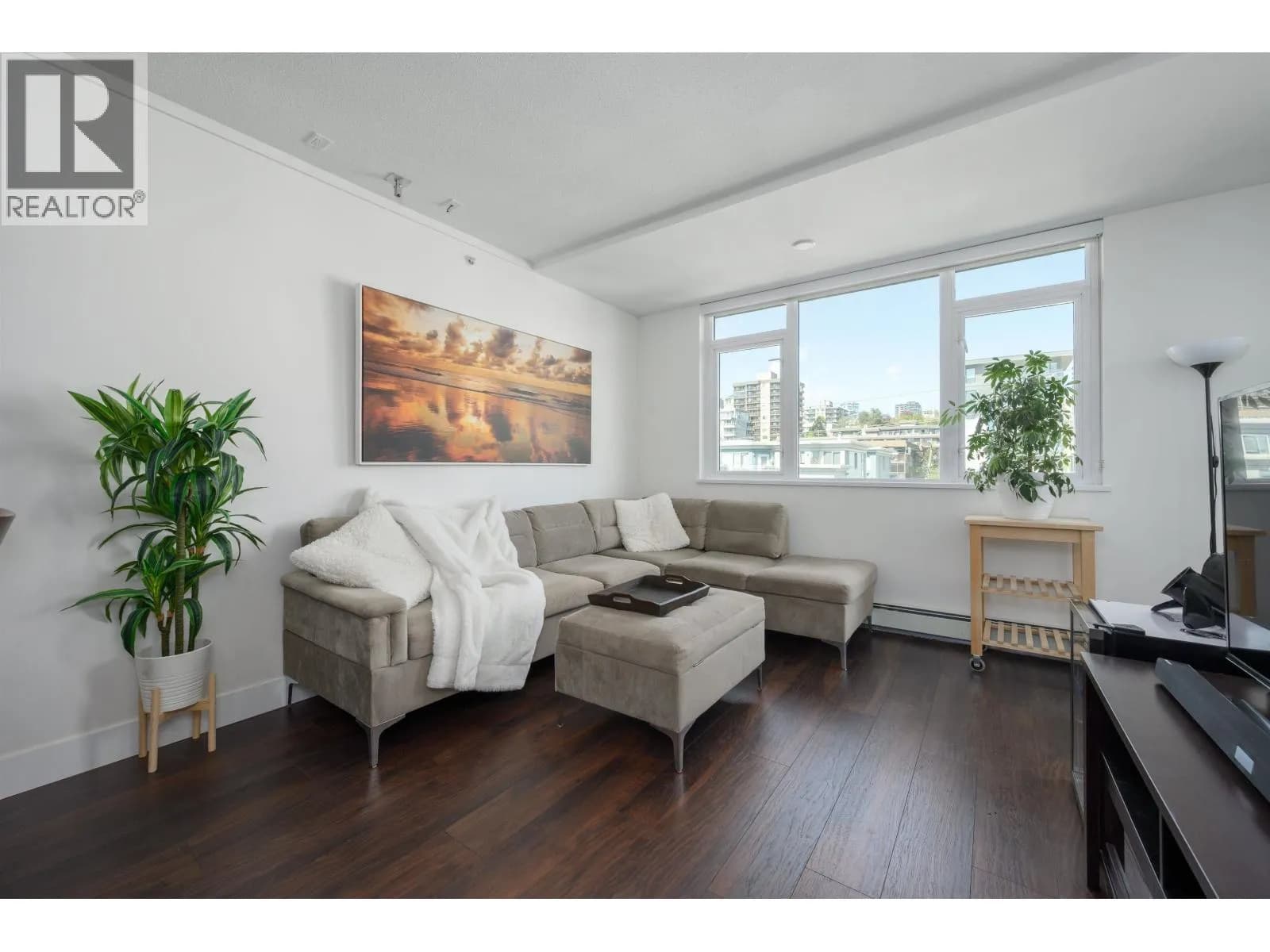 #504 131 E 3RD STREET, North Vancouver, BC photo 3
