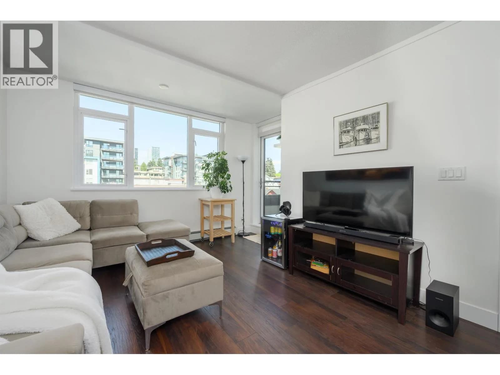 #504 131 E 3RD STREET, North Vancouver, BC photo 4