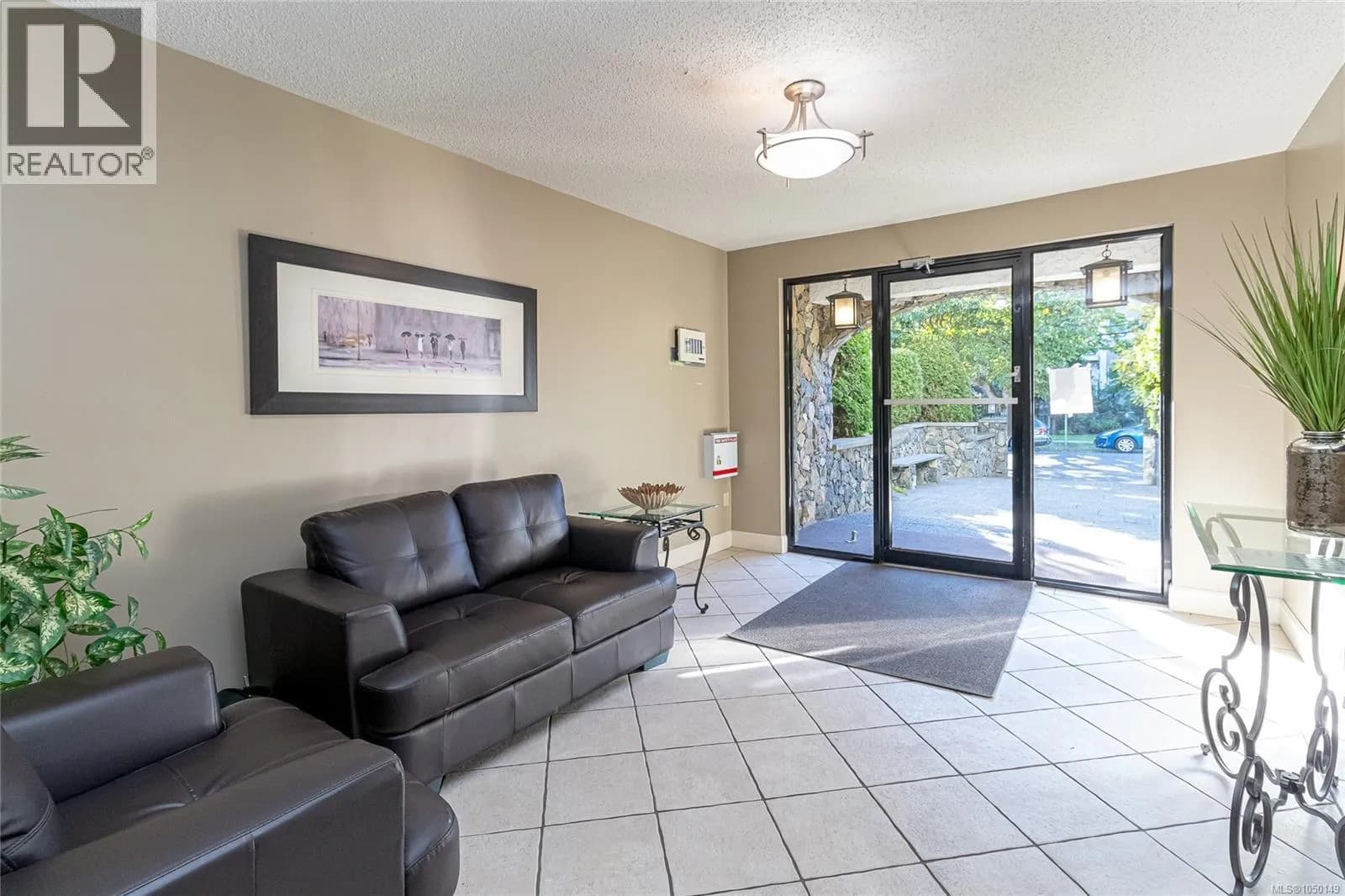 #304 1039 Linden Ave, Victoria, BC photo 3