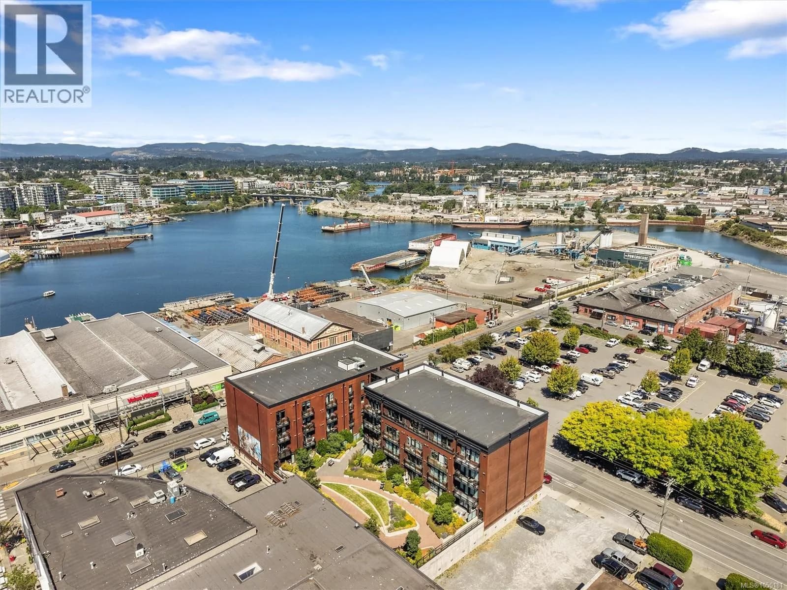 #305 515 Chatham St, Victoria, BC photo 4