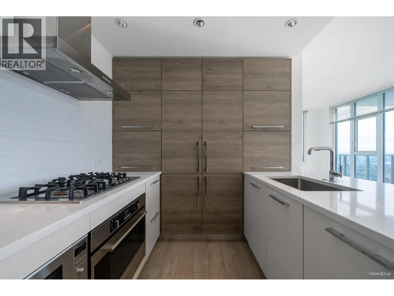 #2408 7388 KINGSWAY, Burnaby, BC photo 2