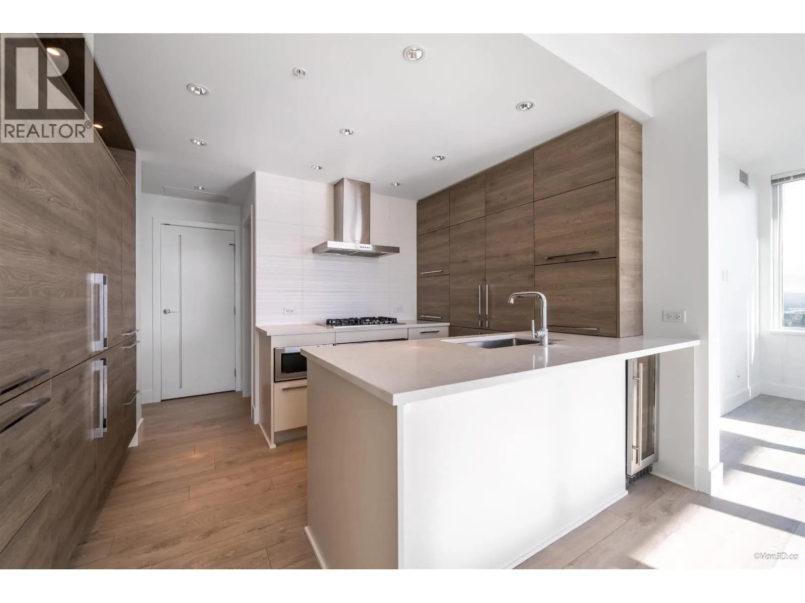 #2408 7388 KINGSWAY, Burnaby, BC photo 3