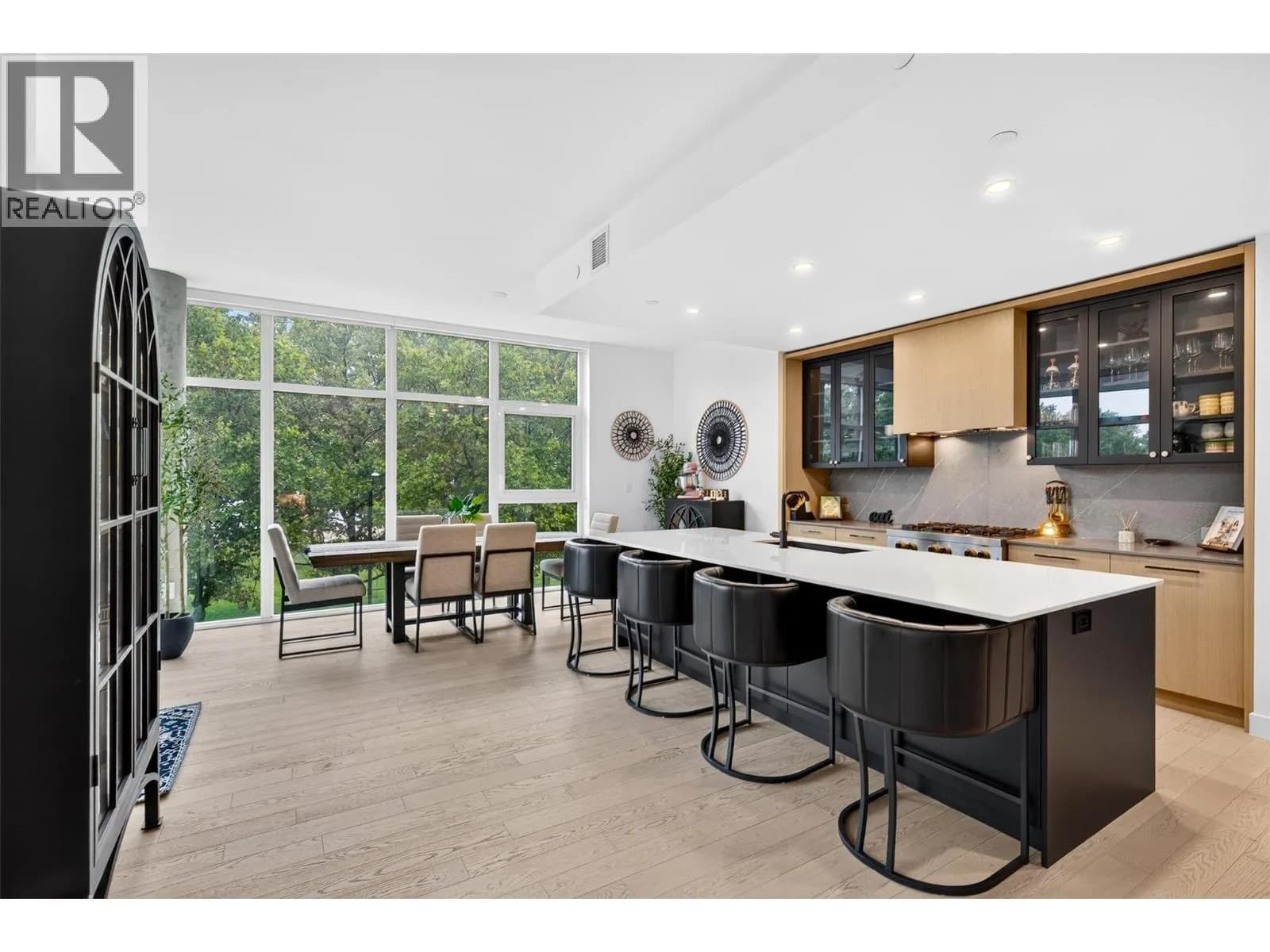 3389 Lakeshore Road, Kelowna