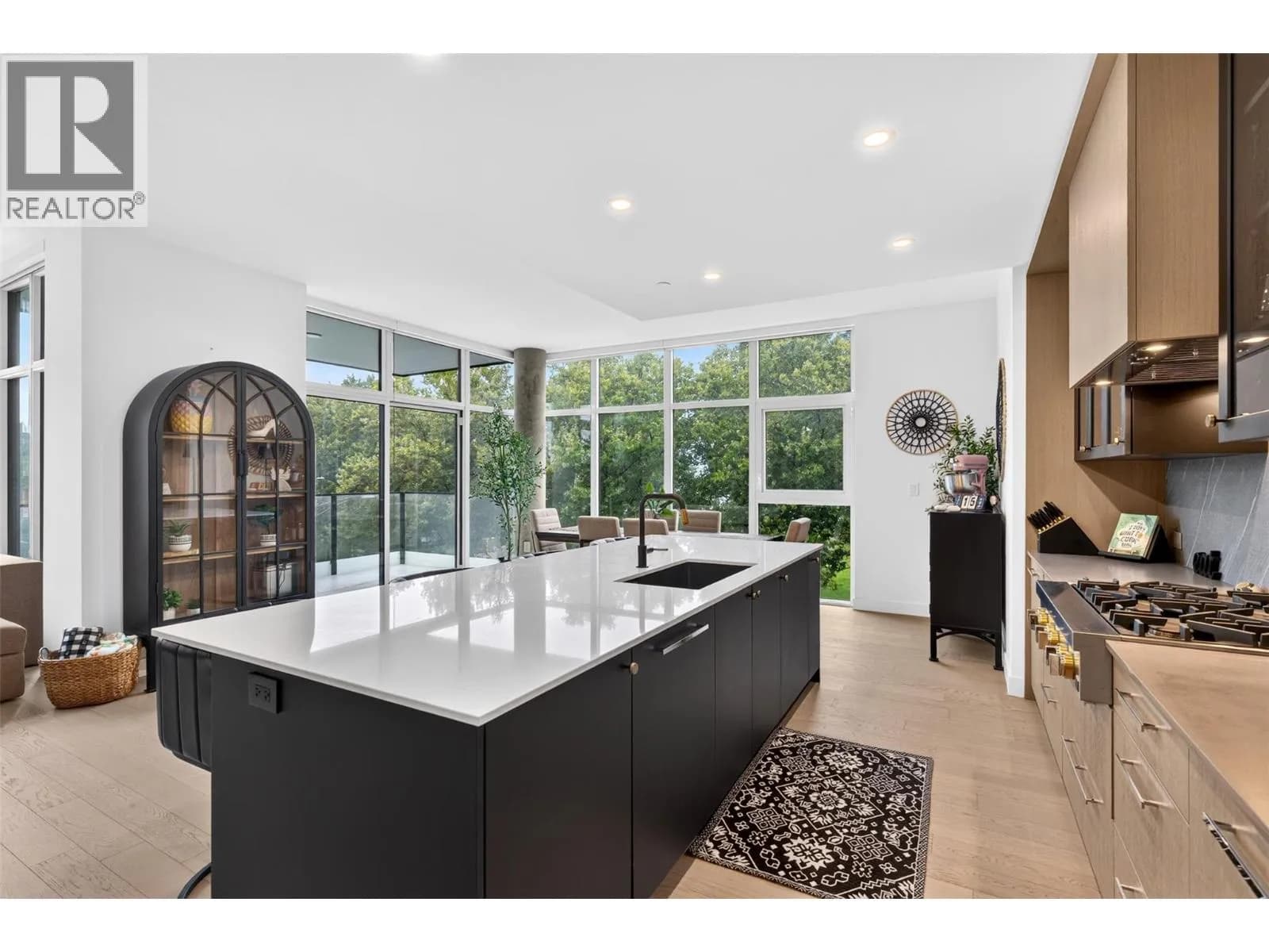 #315 3389 Lakeshore Road, Kelowna, BC photo 3
