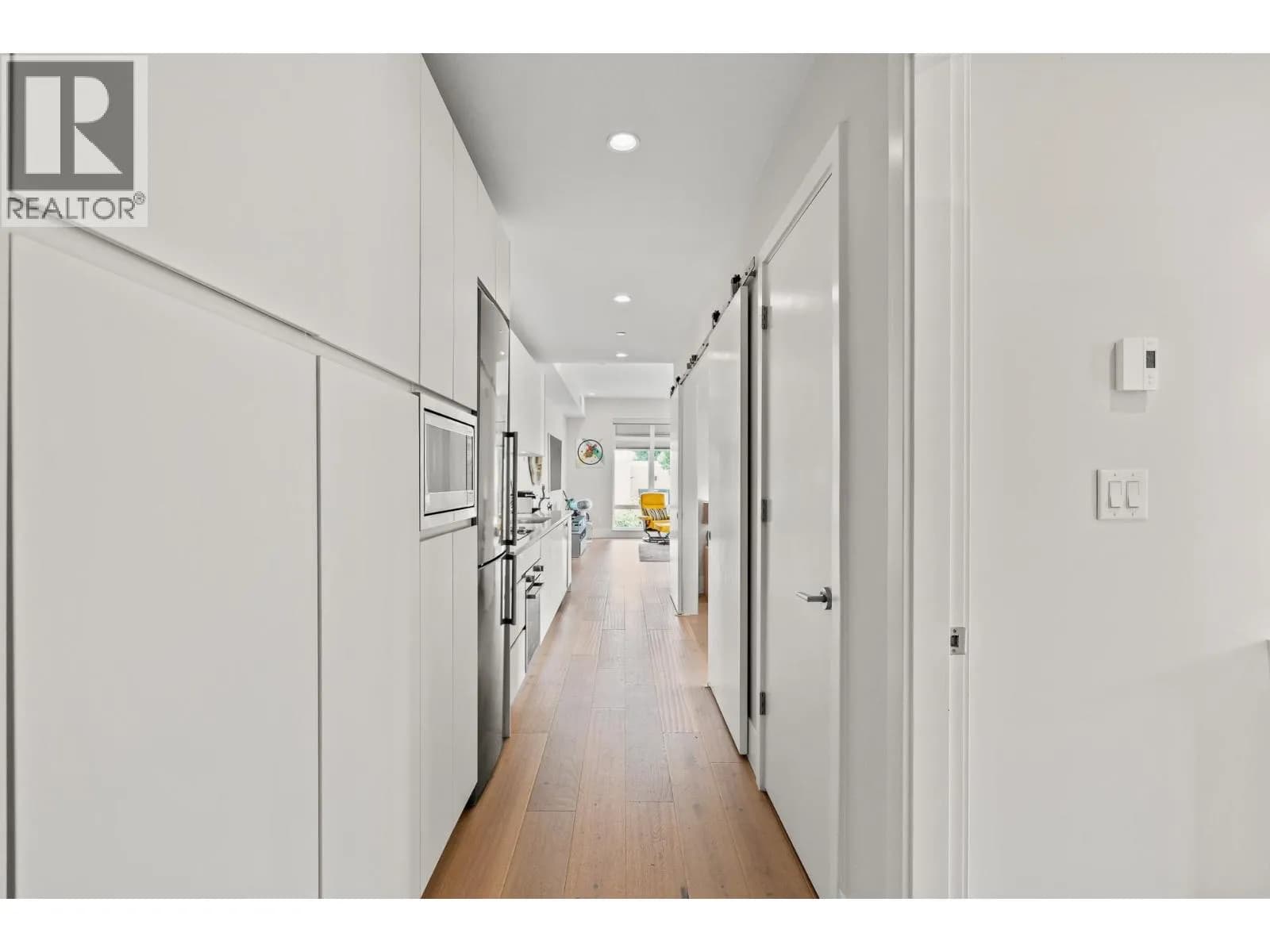 #202 1591 BOWSER AVENUE, North Vancouver, BC photo 4