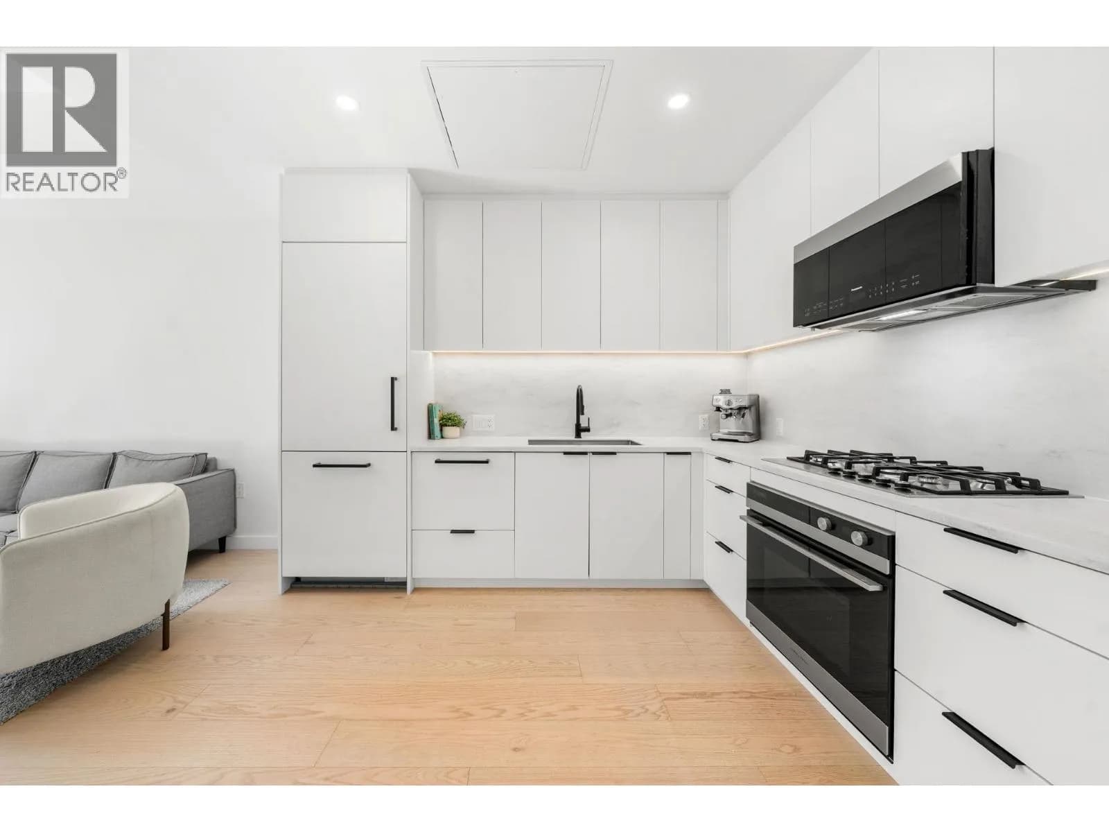 #127 650 E 2ND STREET, North Vancouver, BC photo 4