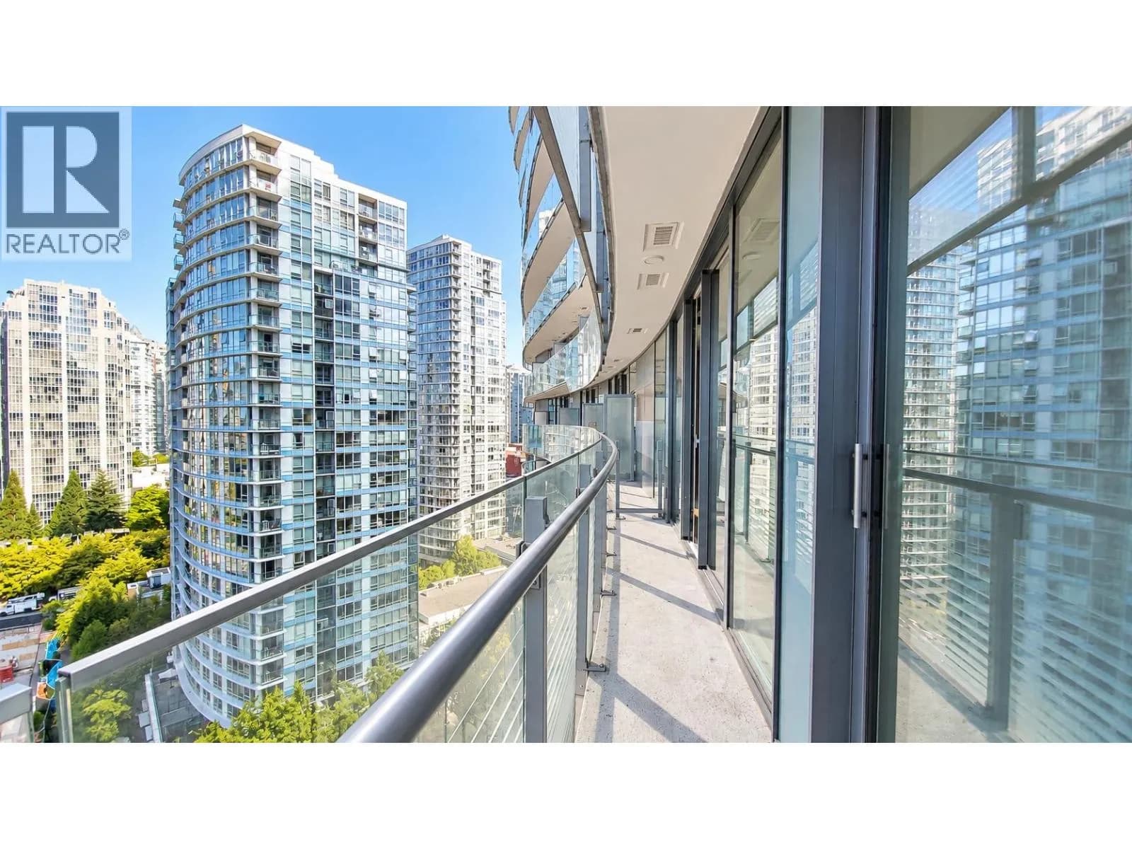 #1501 89 NELSON STREET, Vancouver, BC photo 3