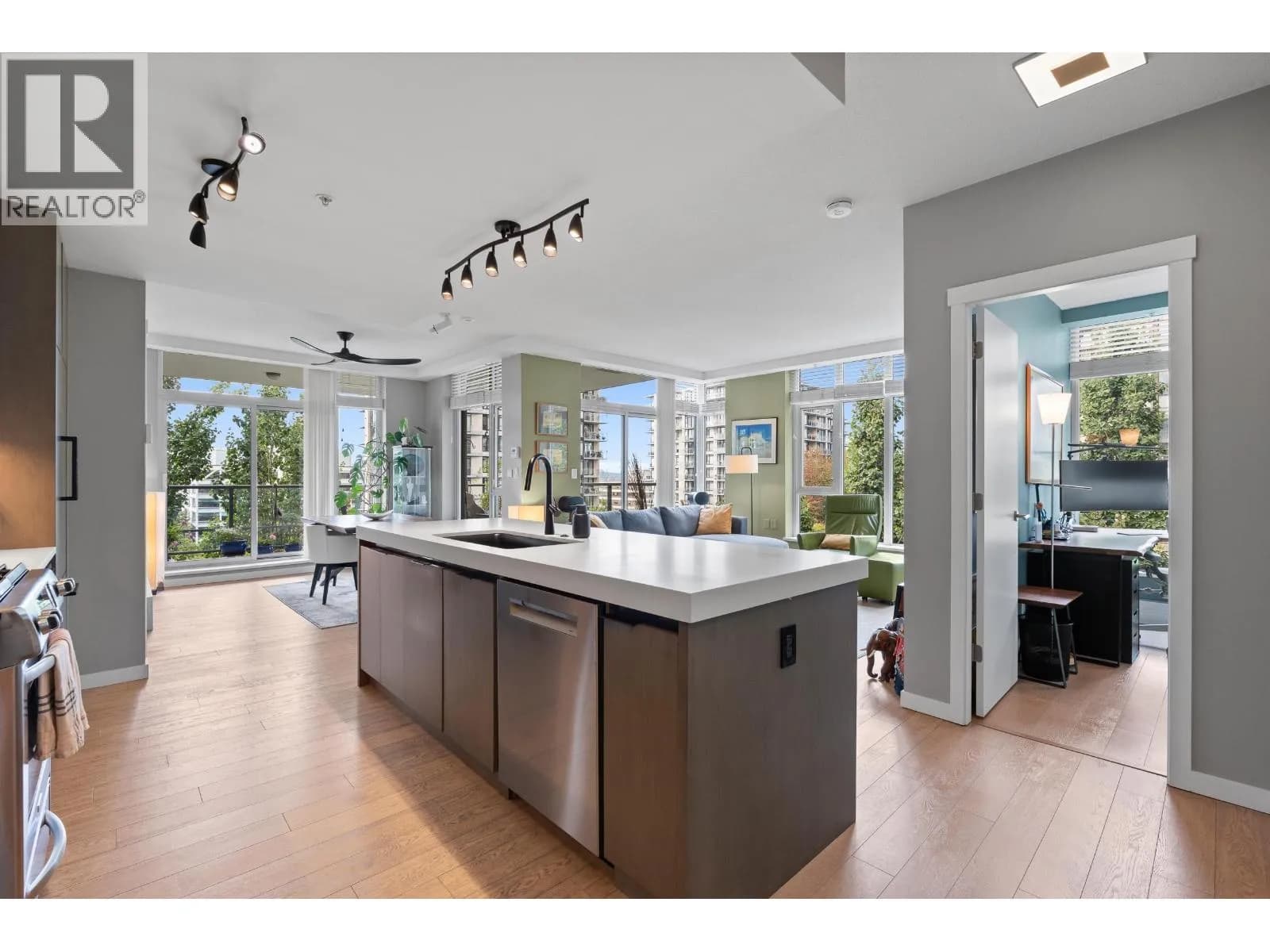 135 W 2ND STREET, North Vancouver
