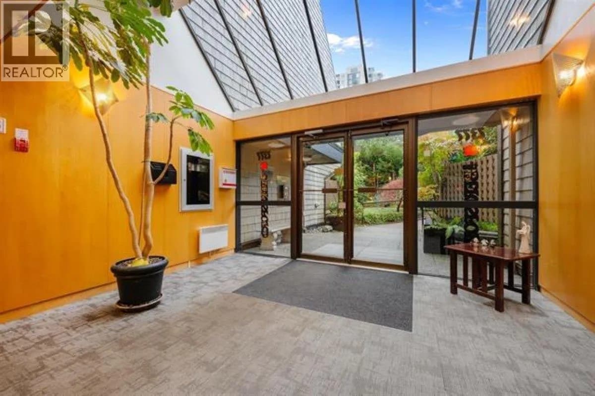 7377 SALISBURY AVENUE, Burnaby