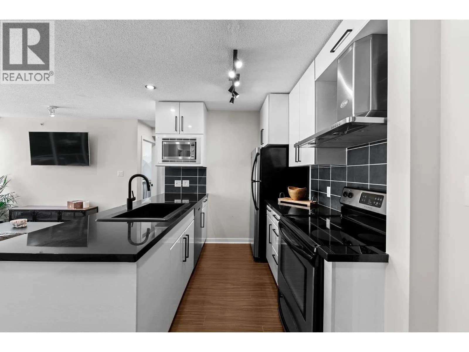 #306 633 ABBOTT STREET, Vancouver, BC photo 2
