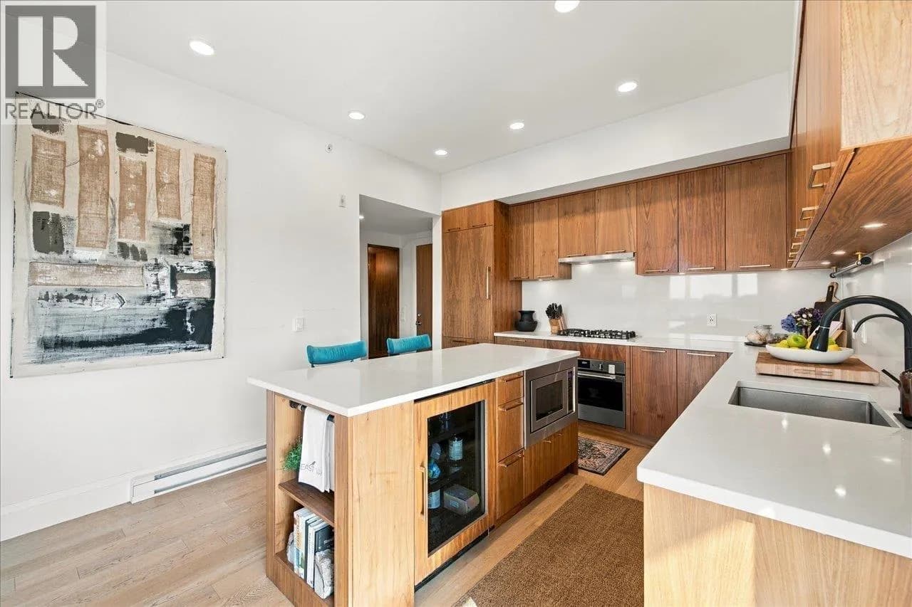 #602 2550 GARDEN DRIVE, Vancouver, BC photo 3