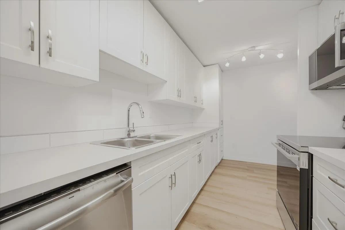 #107 15020 NORTH BLUFF ROAD, White Rock, BC photo 4