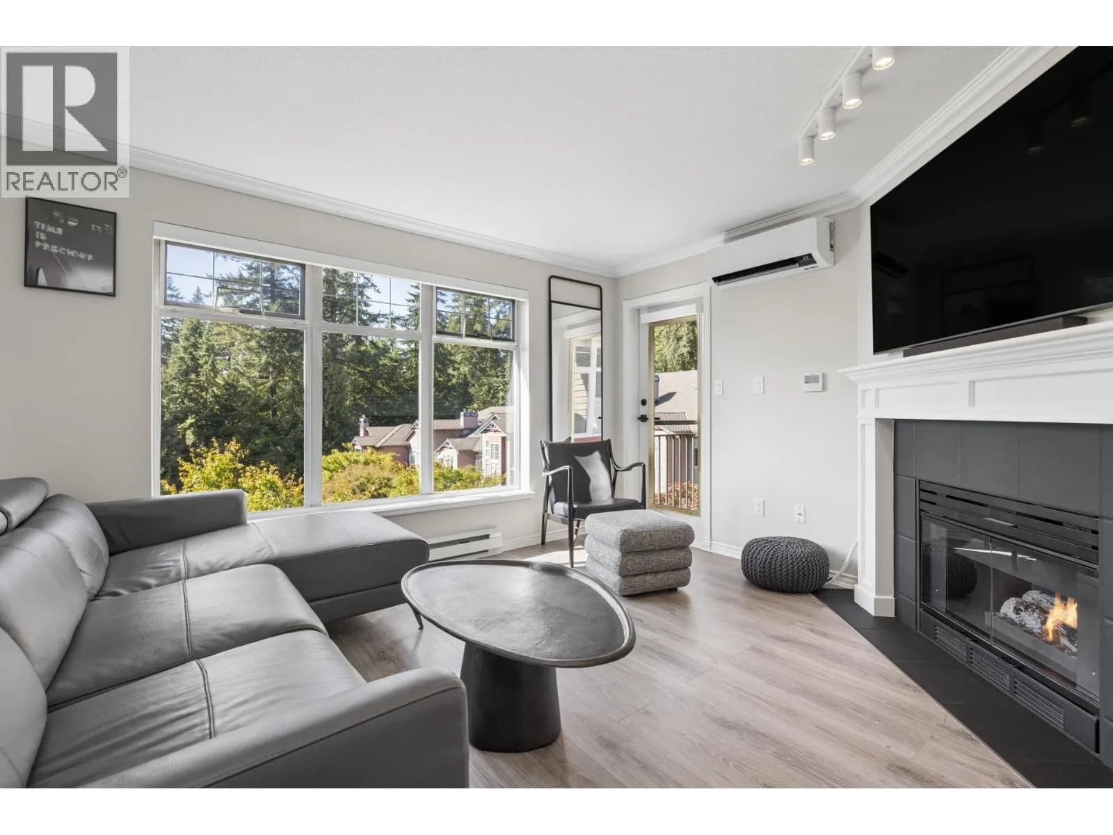 #201 1140 STRATHAVEN DRIVE, North Vancouver, BC photo 2