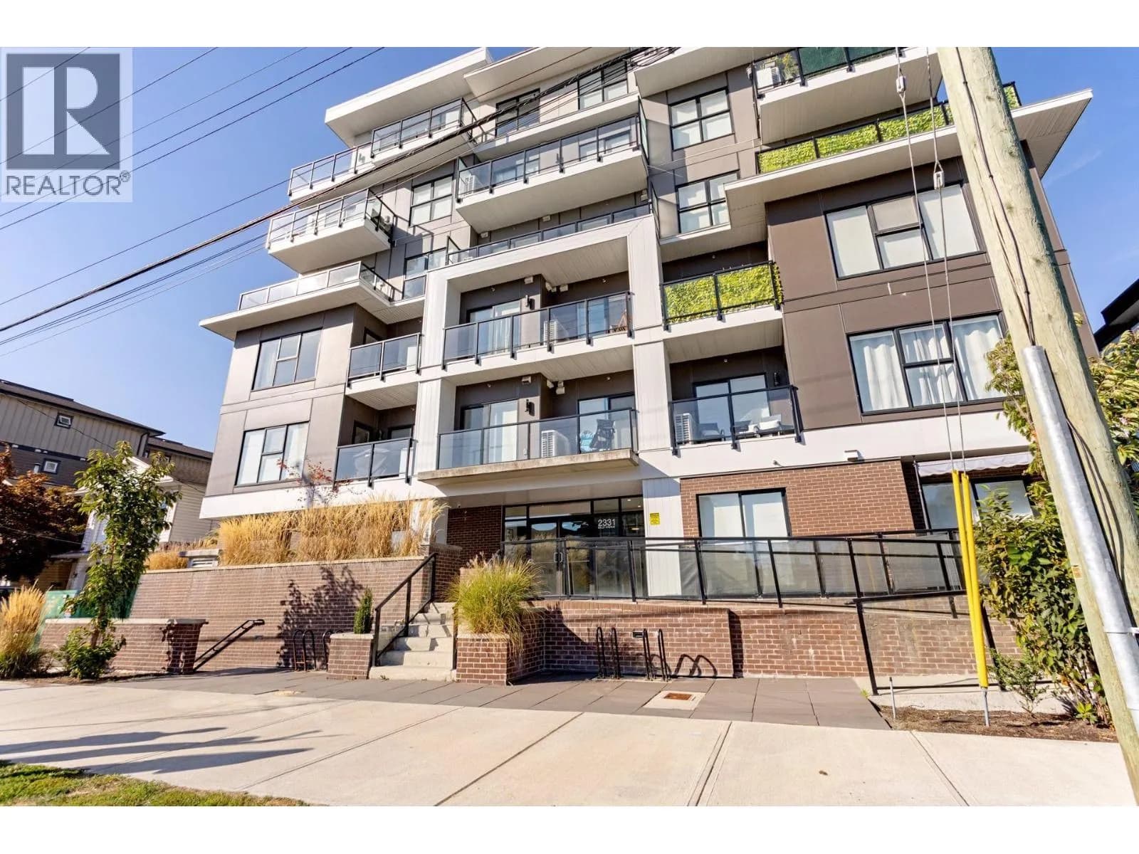 #301 2331 KELLY AVENUE, Port Coquitlam, BC photo 2