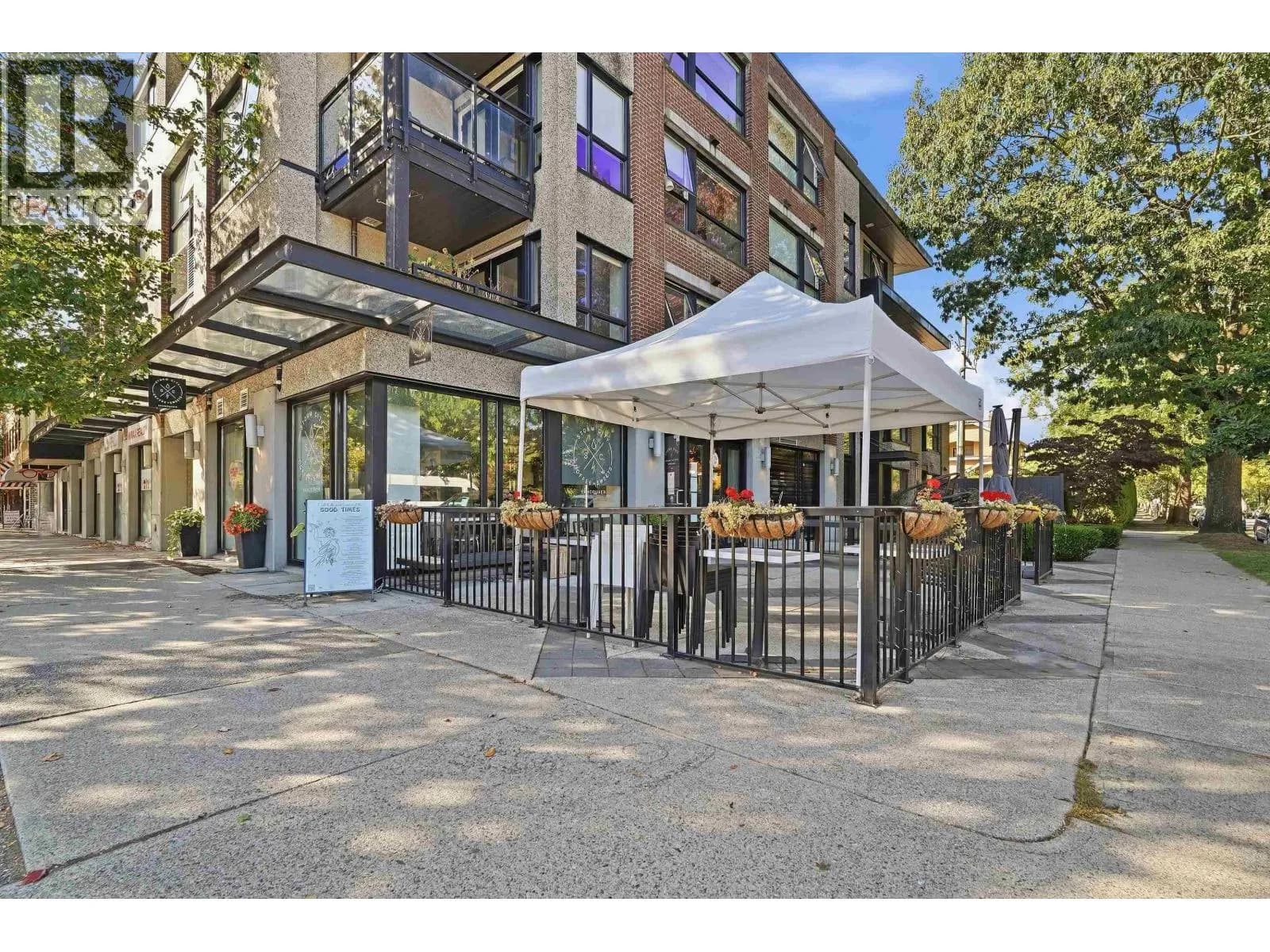 2481 WATERLOO STREET, Vancouver