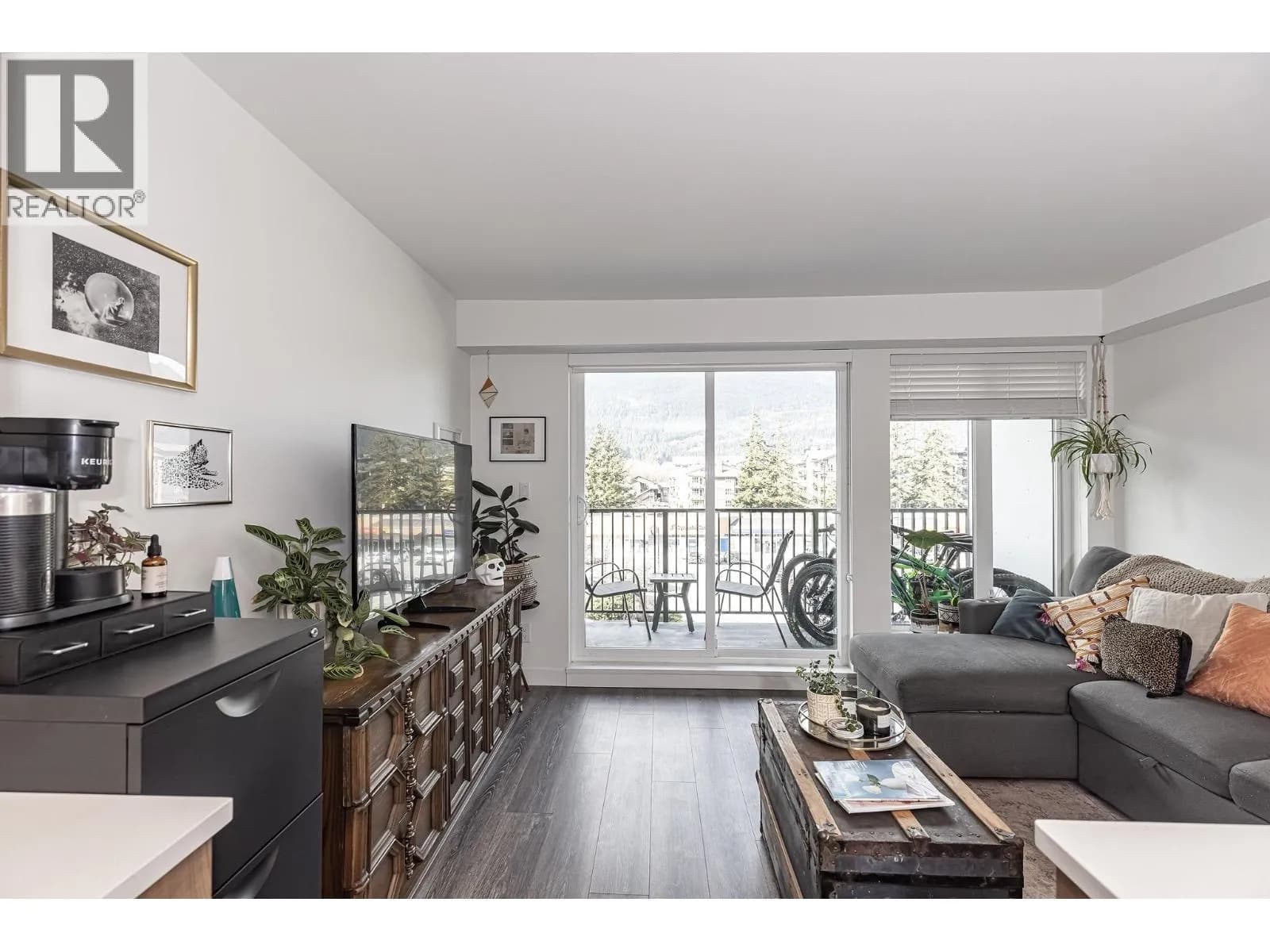 1365 PEMBERTON AVENUE, Squamish