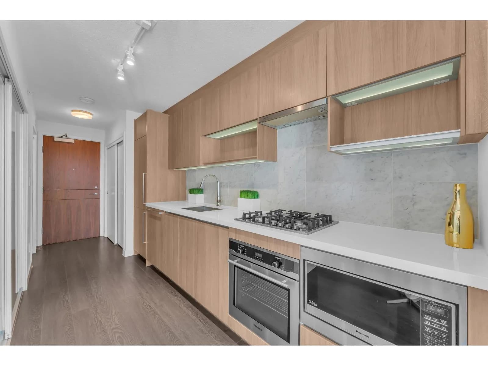 #703 13696 100 AVENUE, Surrey, BC photo 3