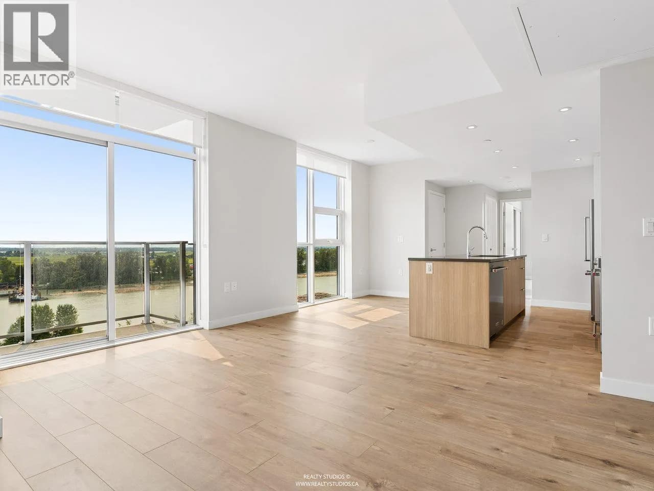 #1401 3430 E KENT AVENUE, Vancouver, BC photo 2
