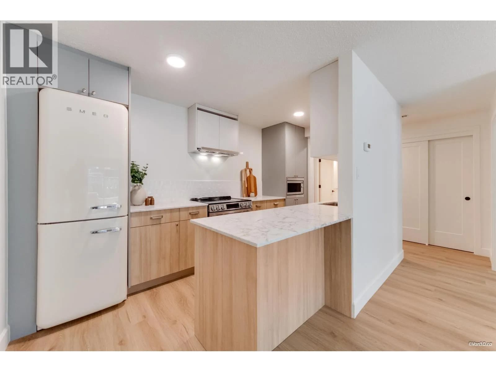 270 W 3RD STREET, North Vancouver