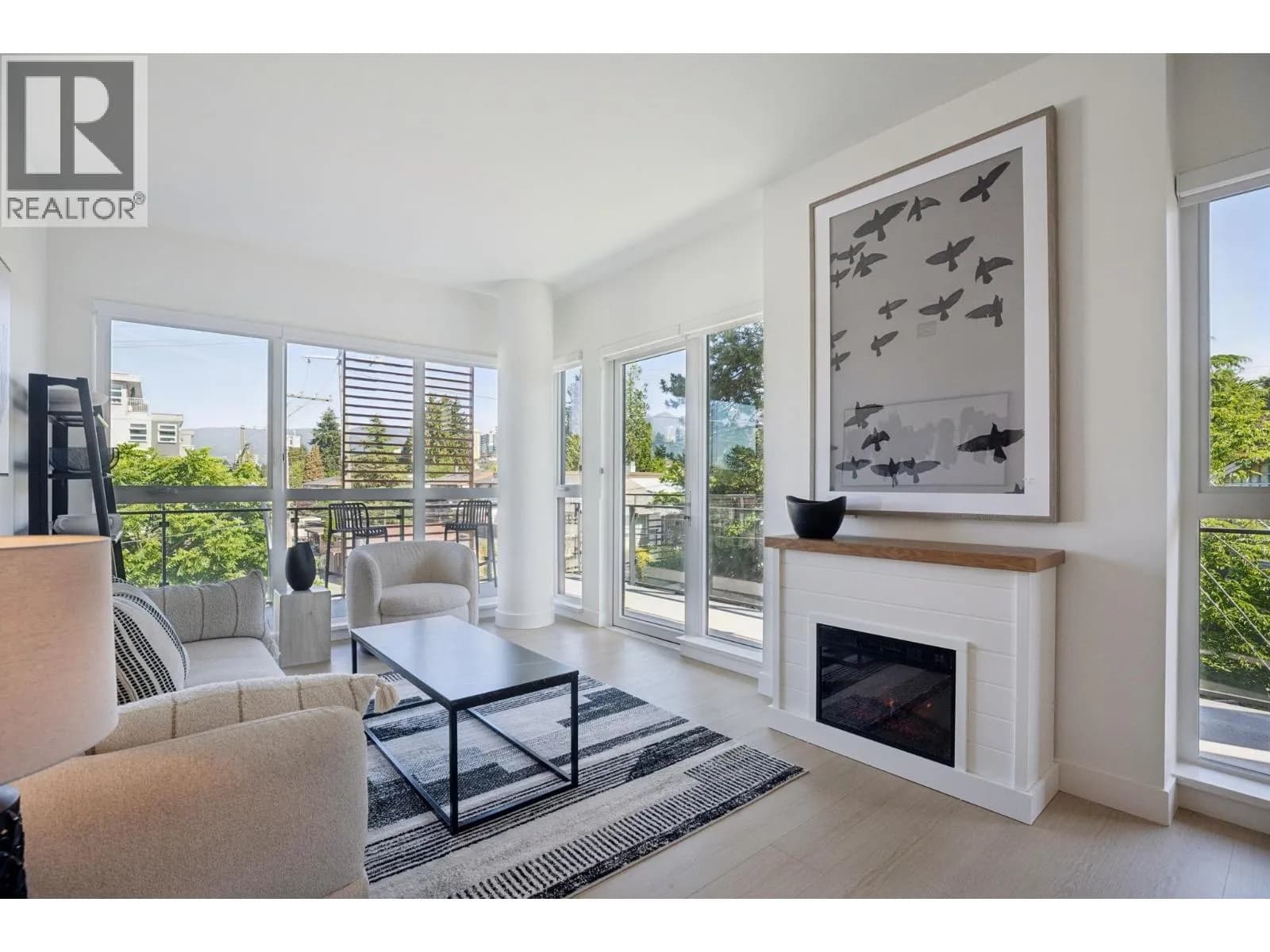 422 E 3RD STREET, North Vancouver