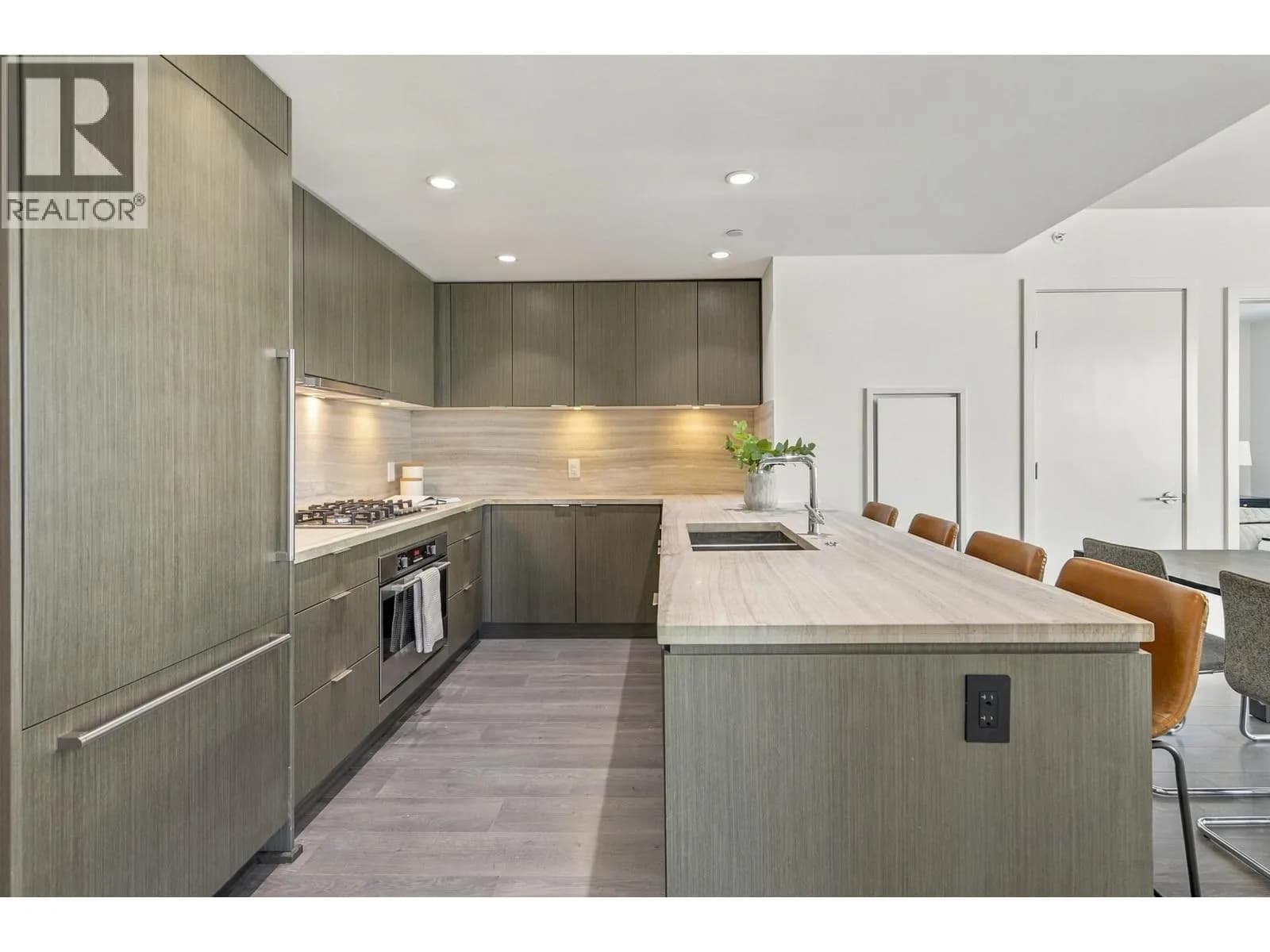 #907 112 E 13TH STREET, North Vancouver, BC photo 3