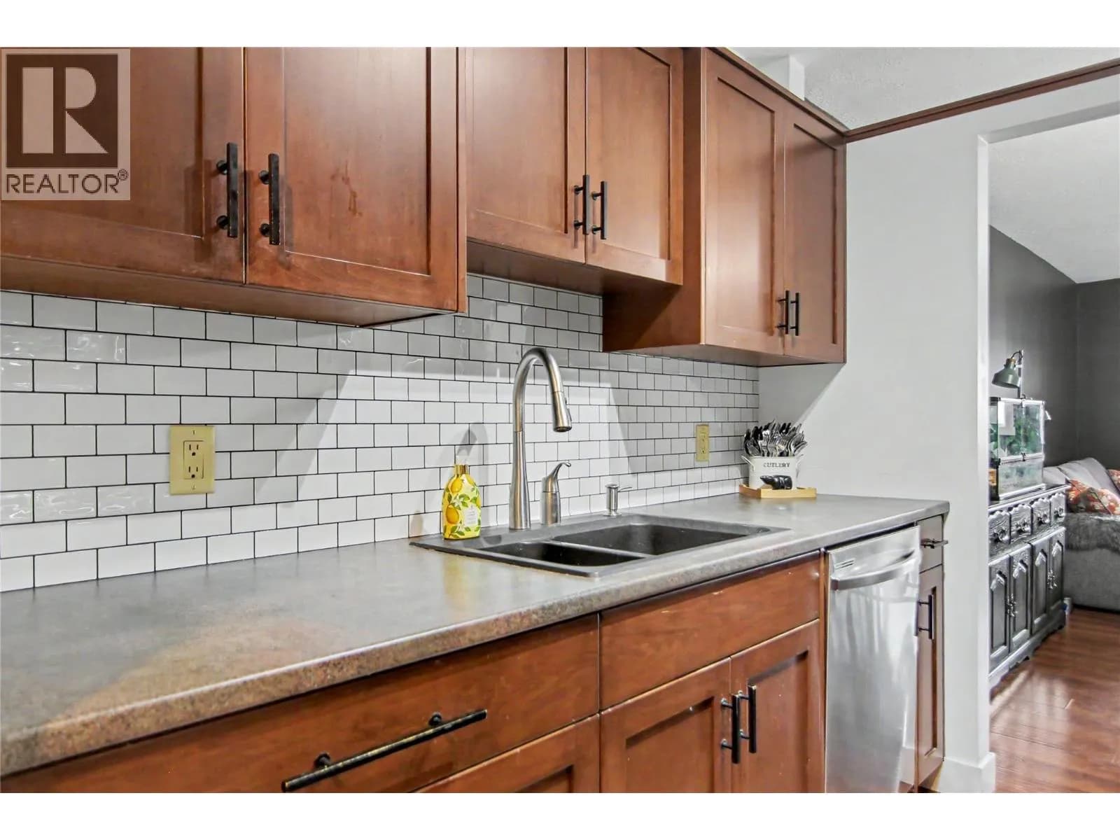 #338 1665 Ufton Court, Kelowna, BC photo 4