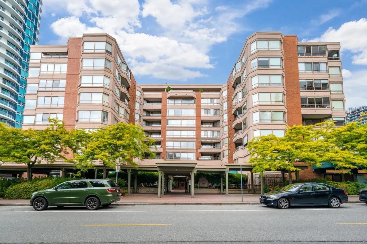 15111 RUSSELL AVENUE, White Rock