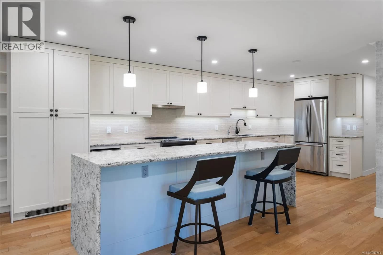 #207 2930 Cook St, Victoria, BC photo 4