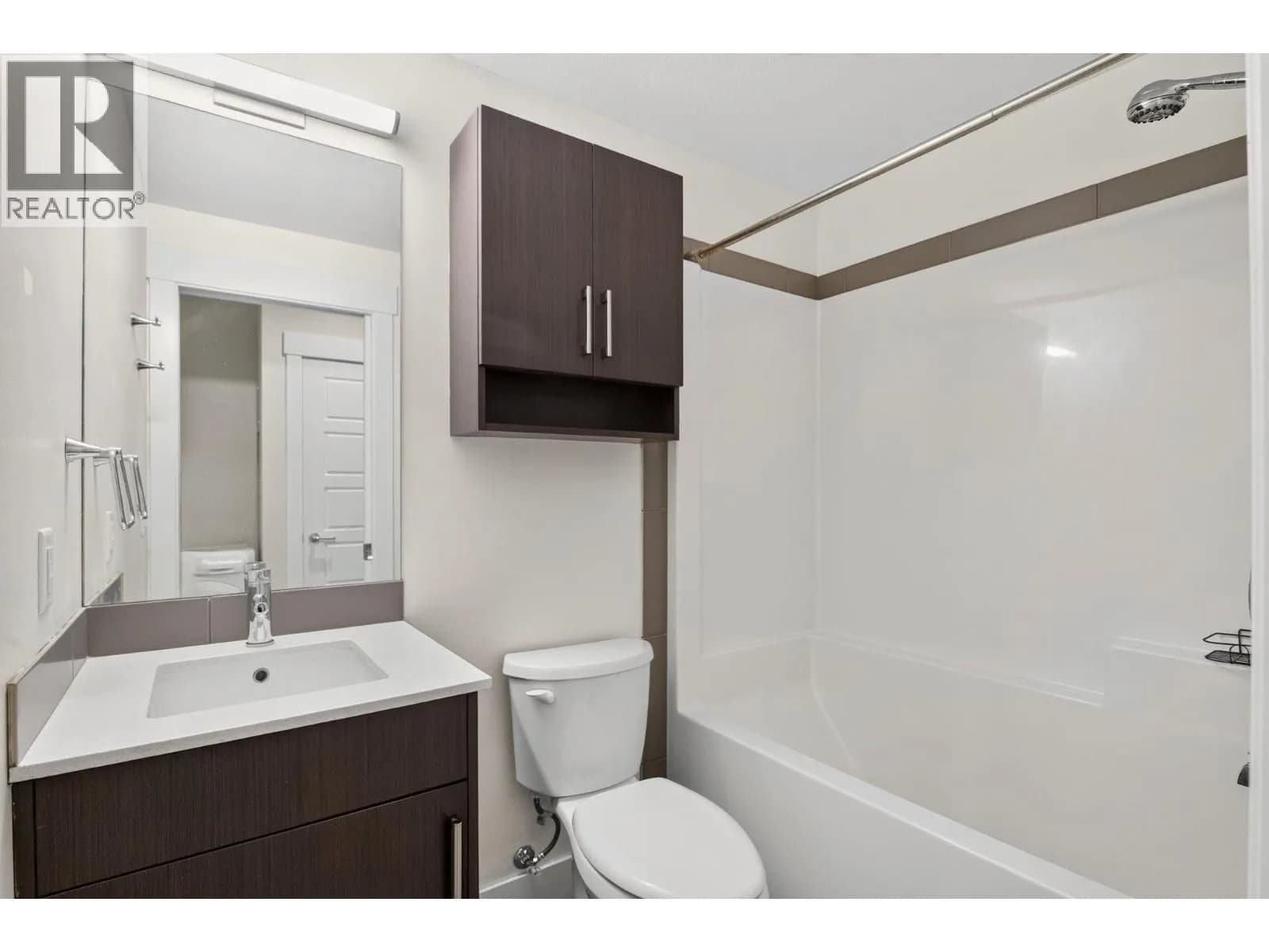 #347 925 Leon Avenue, Kelowna, BC photo 4