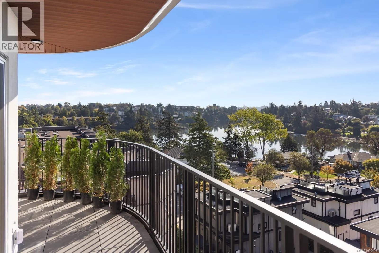 #505 1075 Tillicum Rd, Esquimalt, BC photo 2