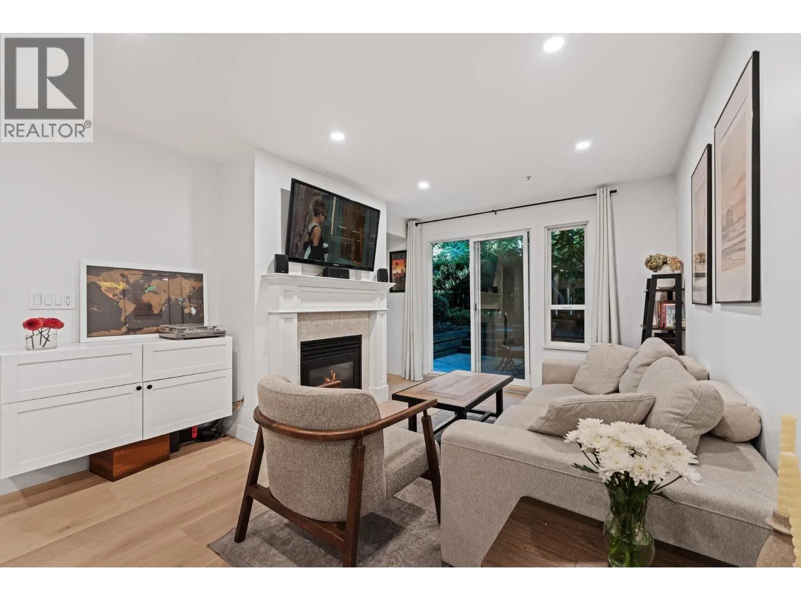 365 E 1ST STREET, North Vancouver