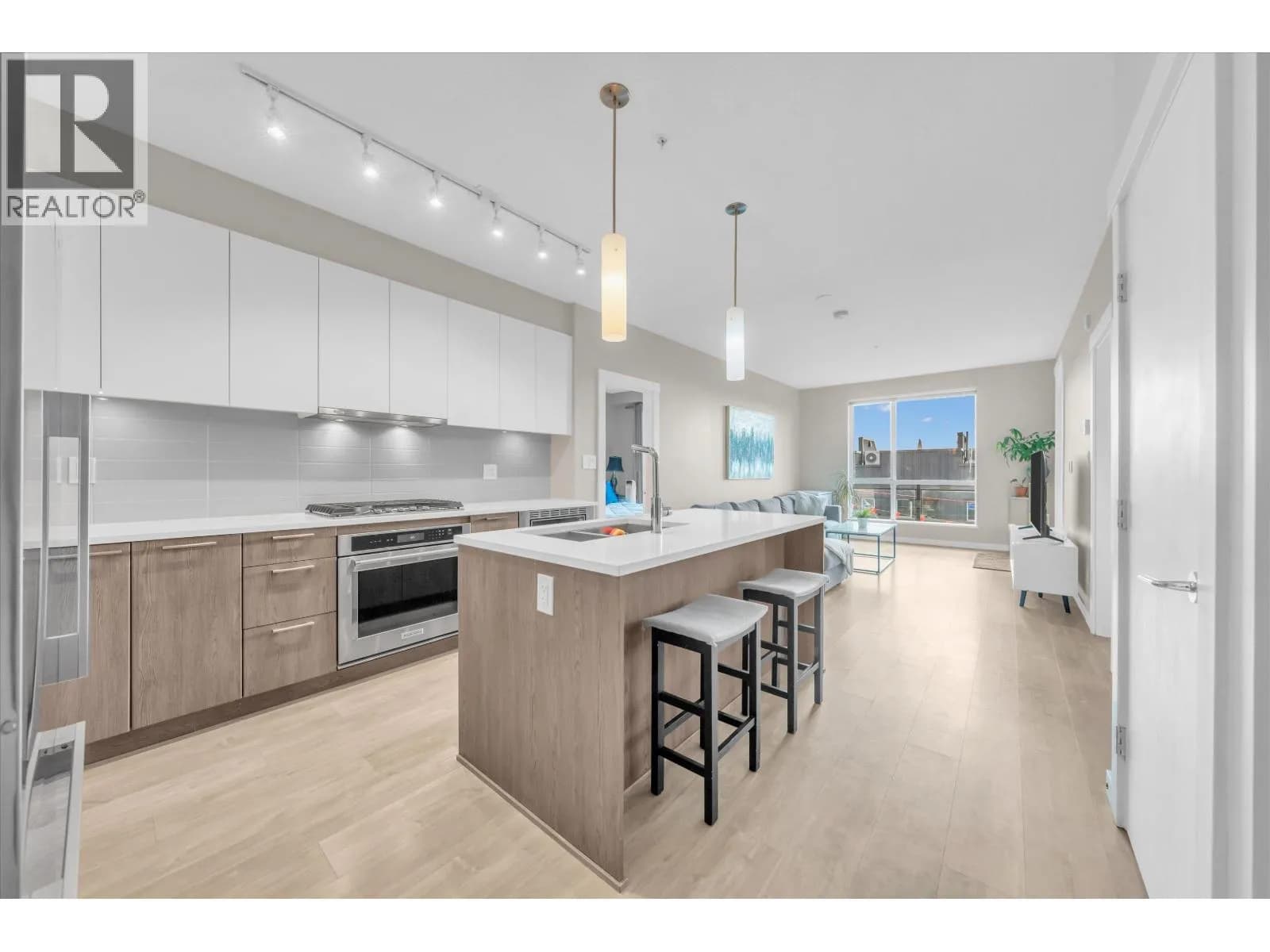 625 E 3RD STREET, North Vancouver