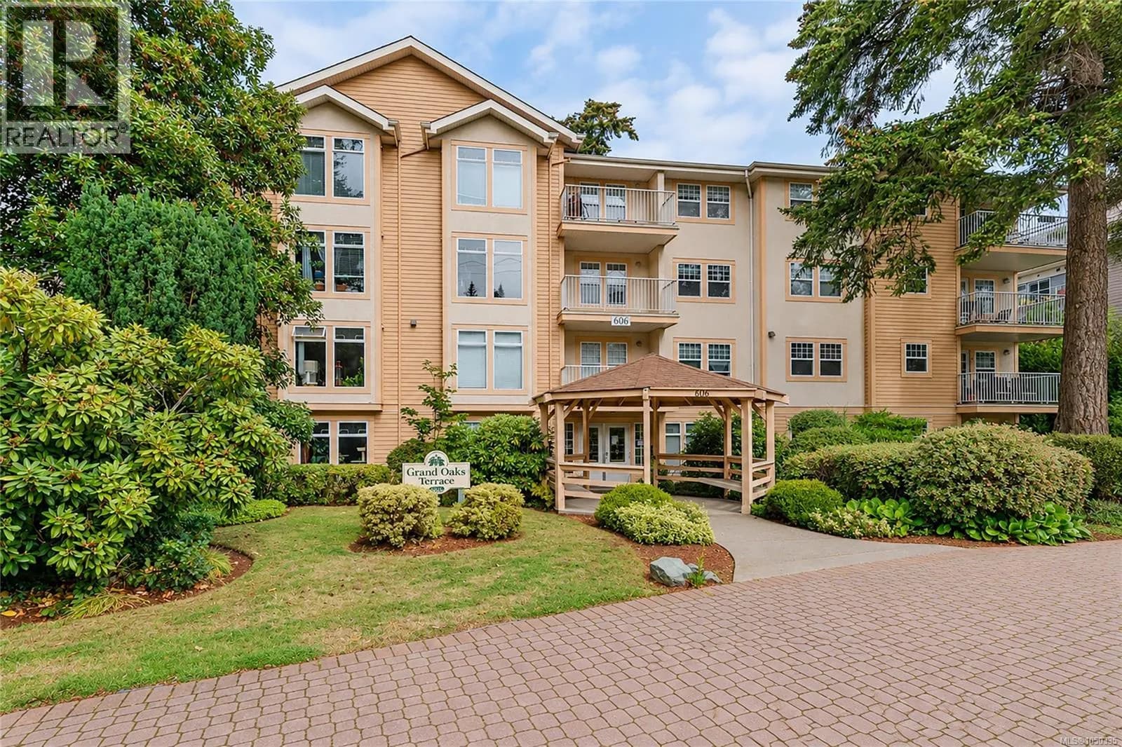 606 Goldstream Ave, Langford