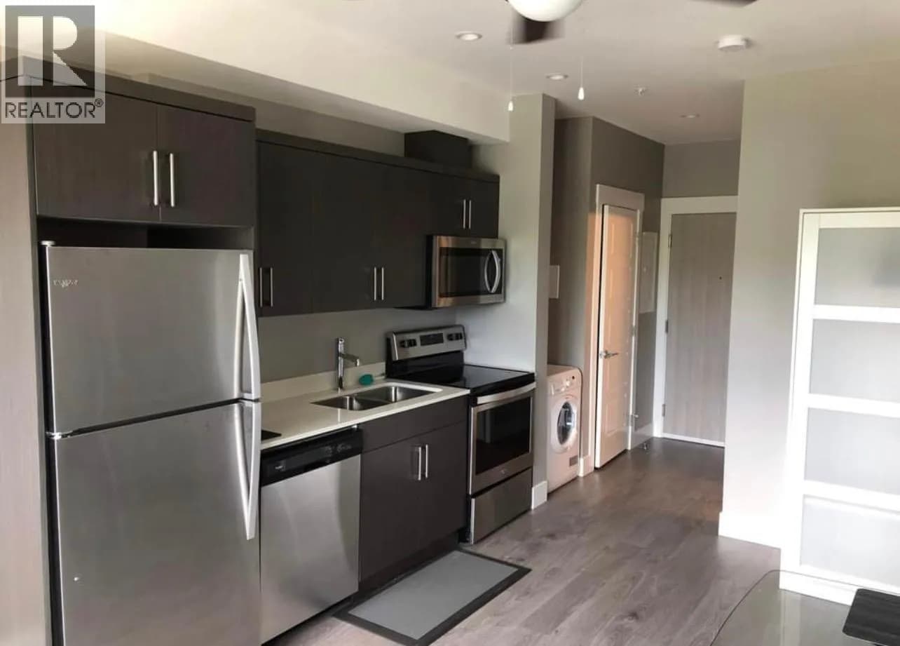#408 925 Leon Avenue, Kelowna, BC photo 2