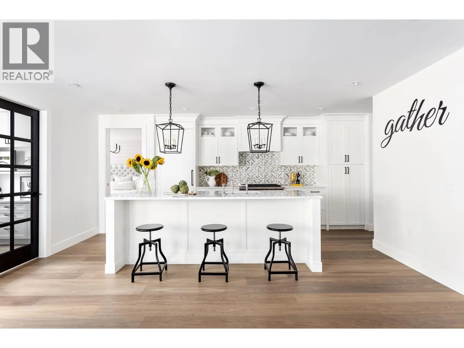 1055 RIDGEWOOD DRIVE, North Vancouver