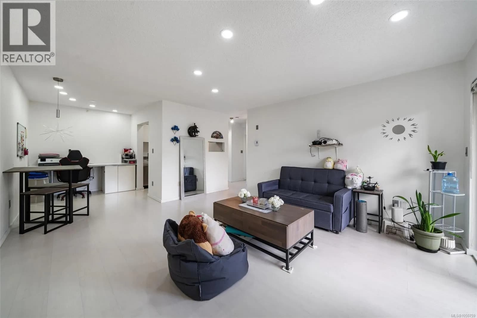 #105 2757 Quadra St, Victoria, BC photo 4