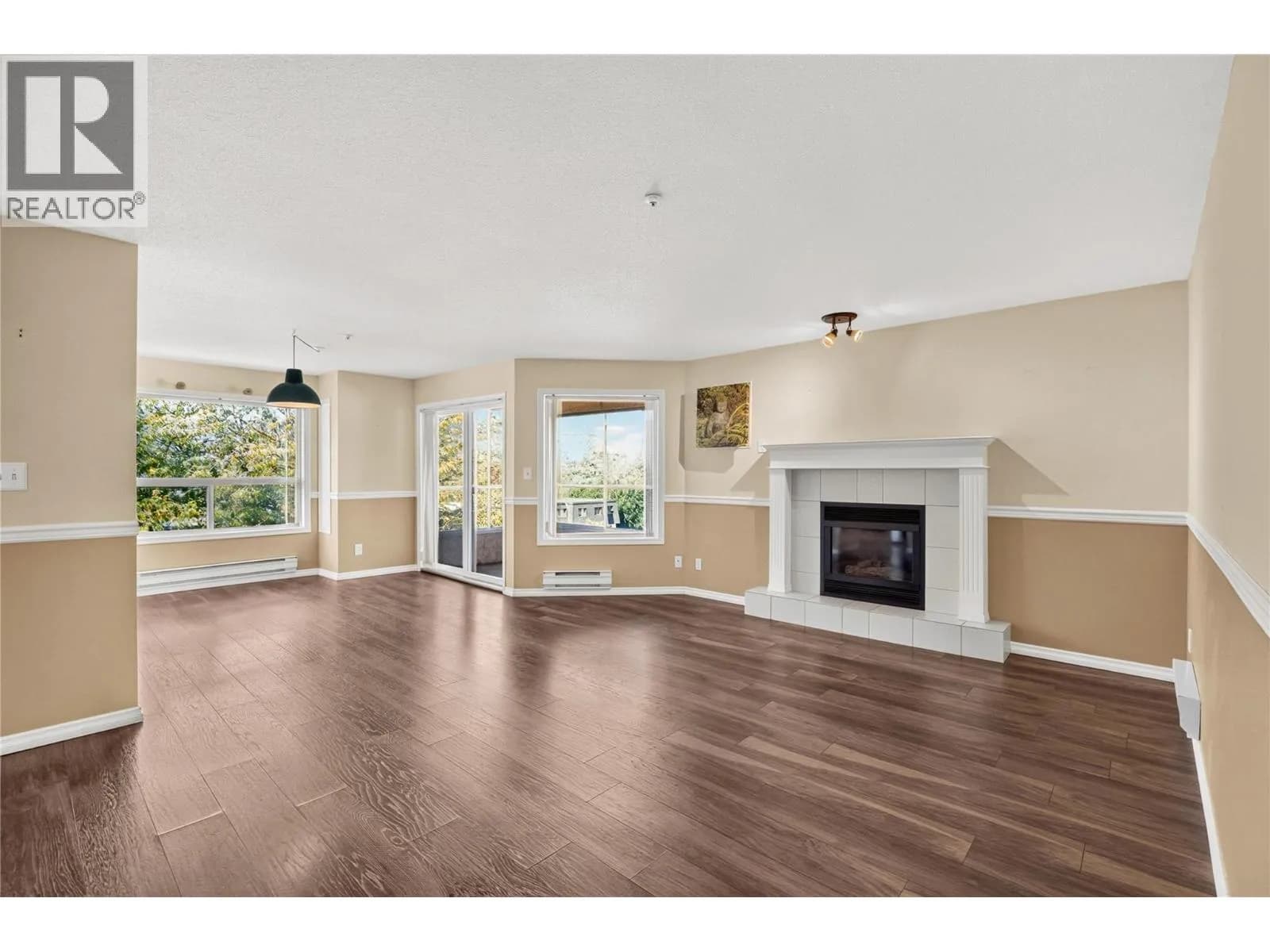 #301 1750 ATKINSON Street, Penticton, BC photo 2