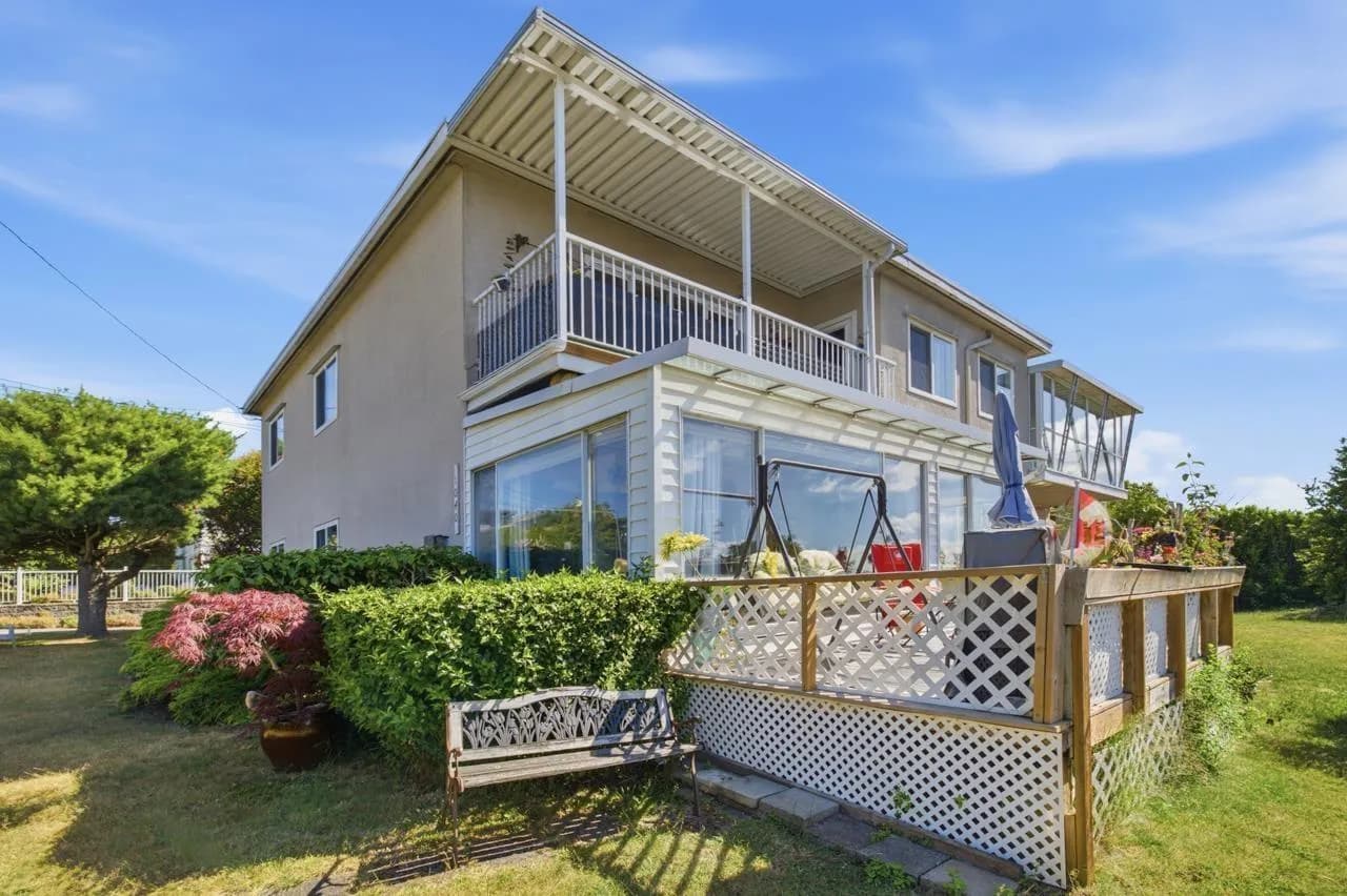 1040 PARKER STREET, White Rock