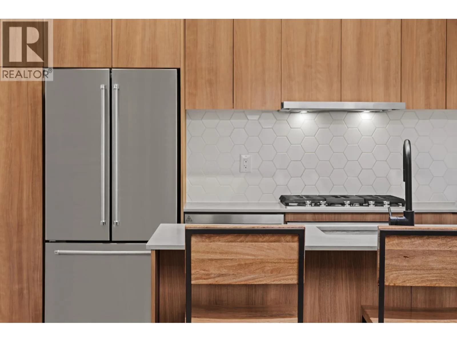 533 E 3RD STREET, North Vancouver