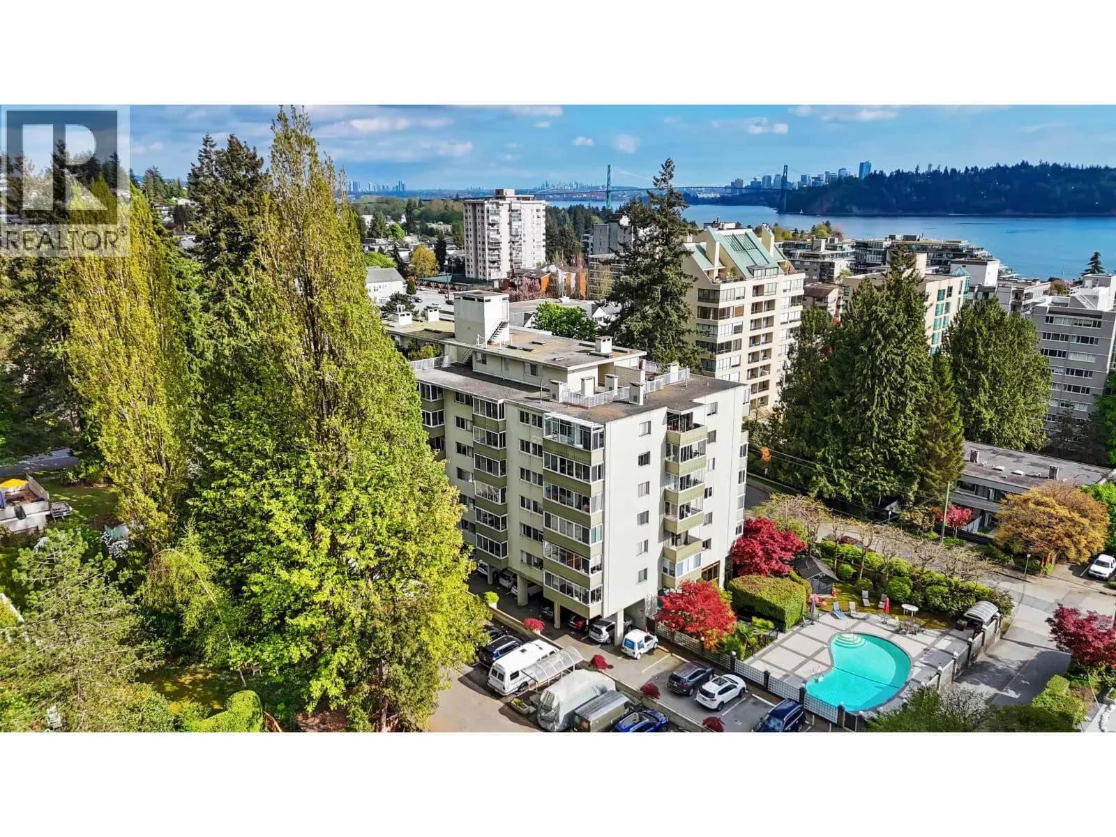 1425 ESQUIMALT AVENUE, West Vancouver
