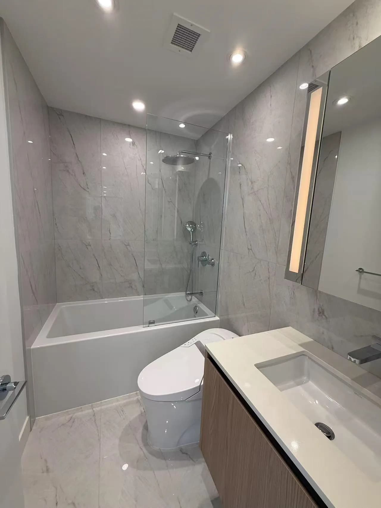 #907 135 E 13TH STREET, North Vancouver, BC photo 3