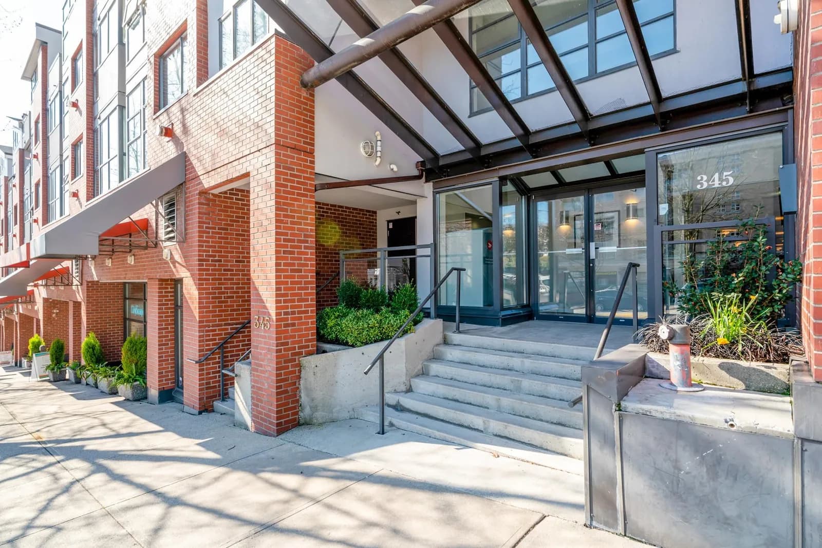 #411 345 LONSDALE AVENUE, North Vancouver, BC photo 2