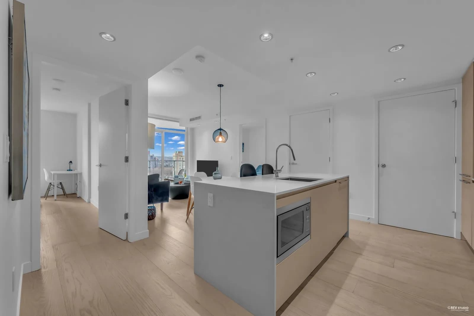 #2212 1289 HORNBY STREET, Vancouver, BC photo 2