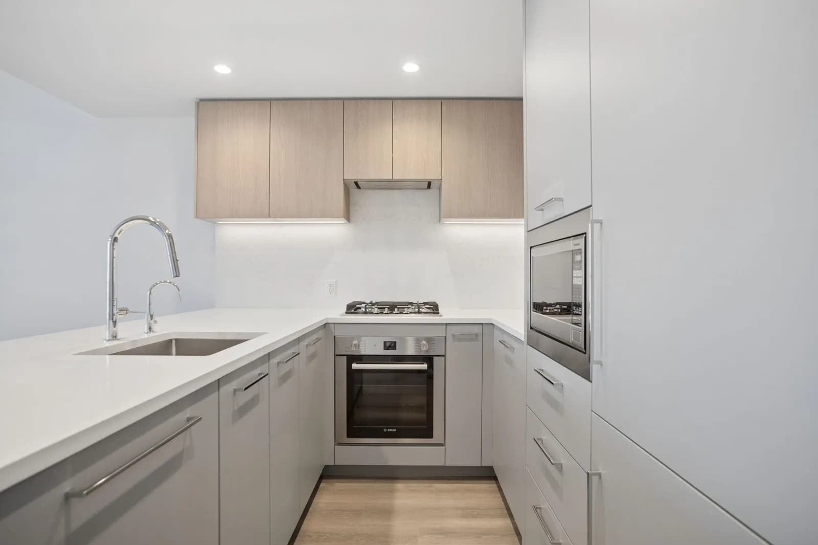#2207 6608 SUSSEX AVENUE, Burnaby, BC photo 3