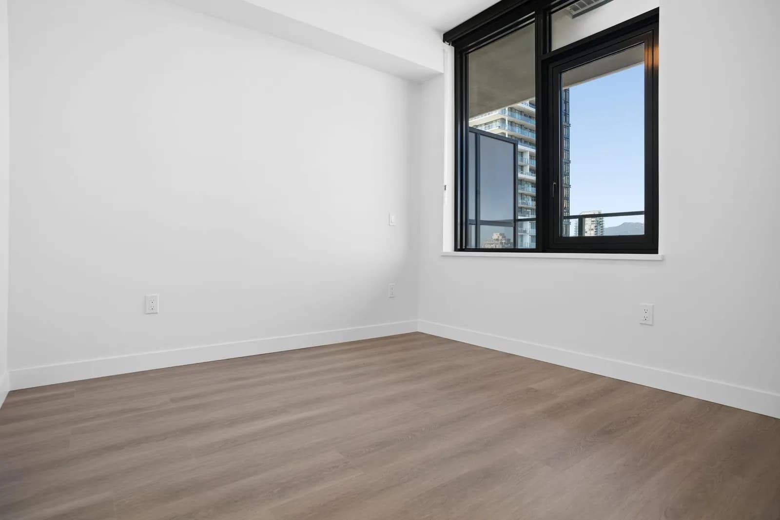 #2207 6608 SUSSEX AVENUE, Burnaby, BC photo 4