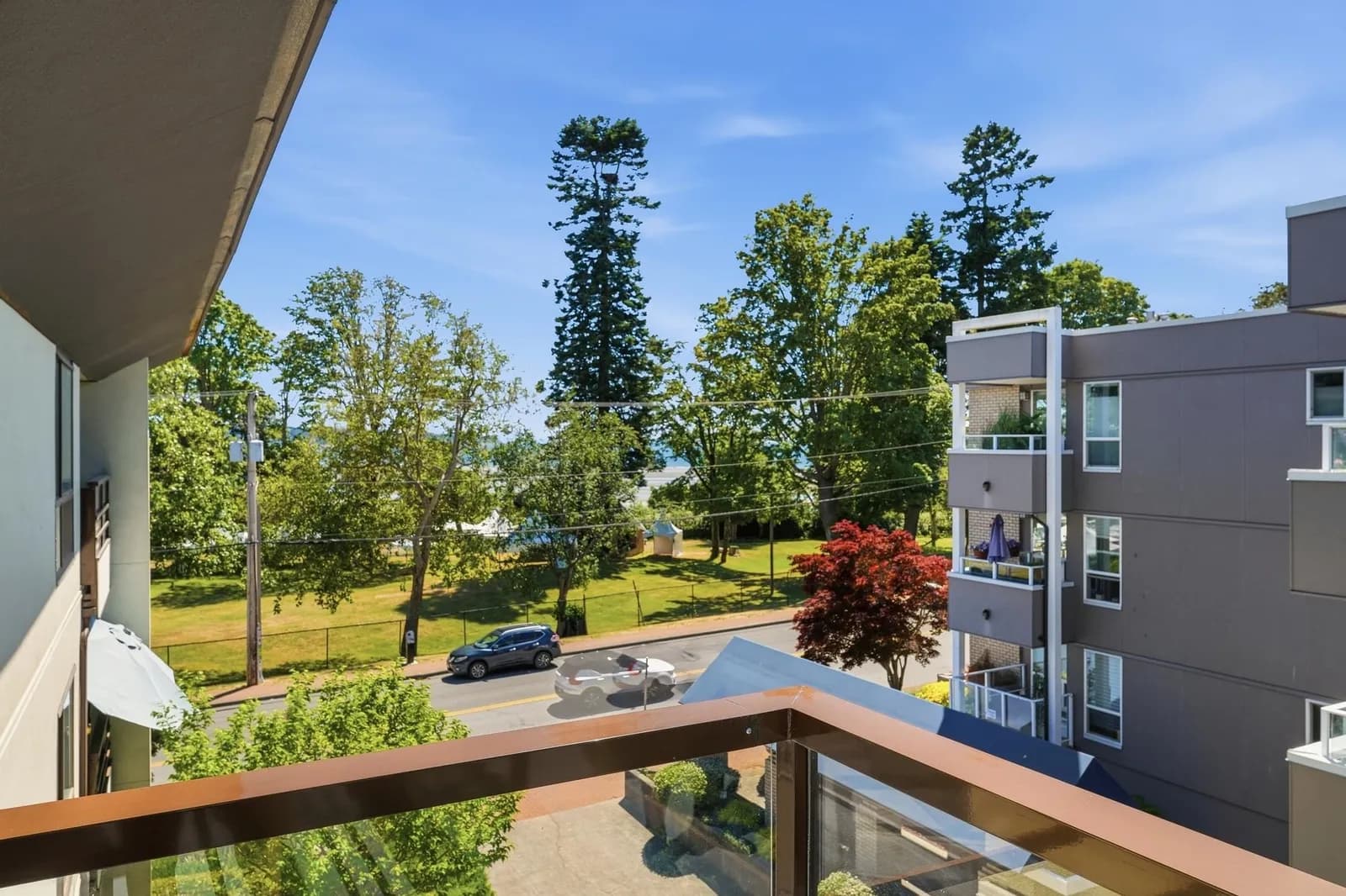 15747 MARINE DRIVE, White Rock