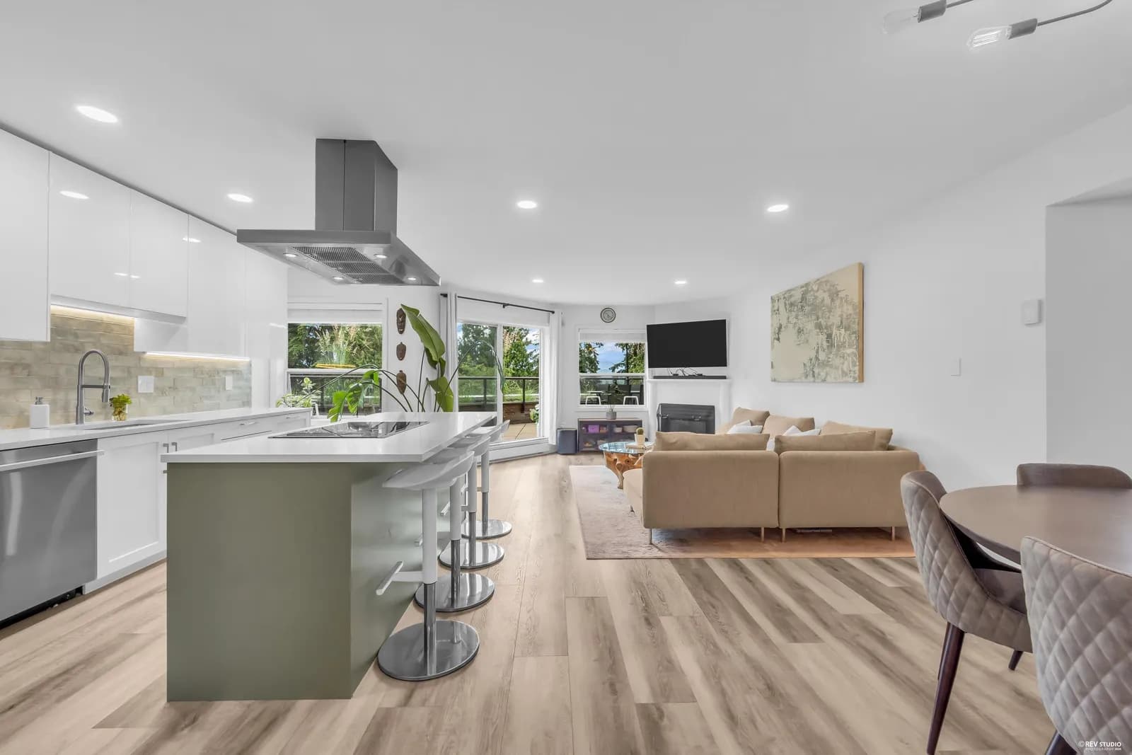 1500 OSTLER COURT, North Vancouver