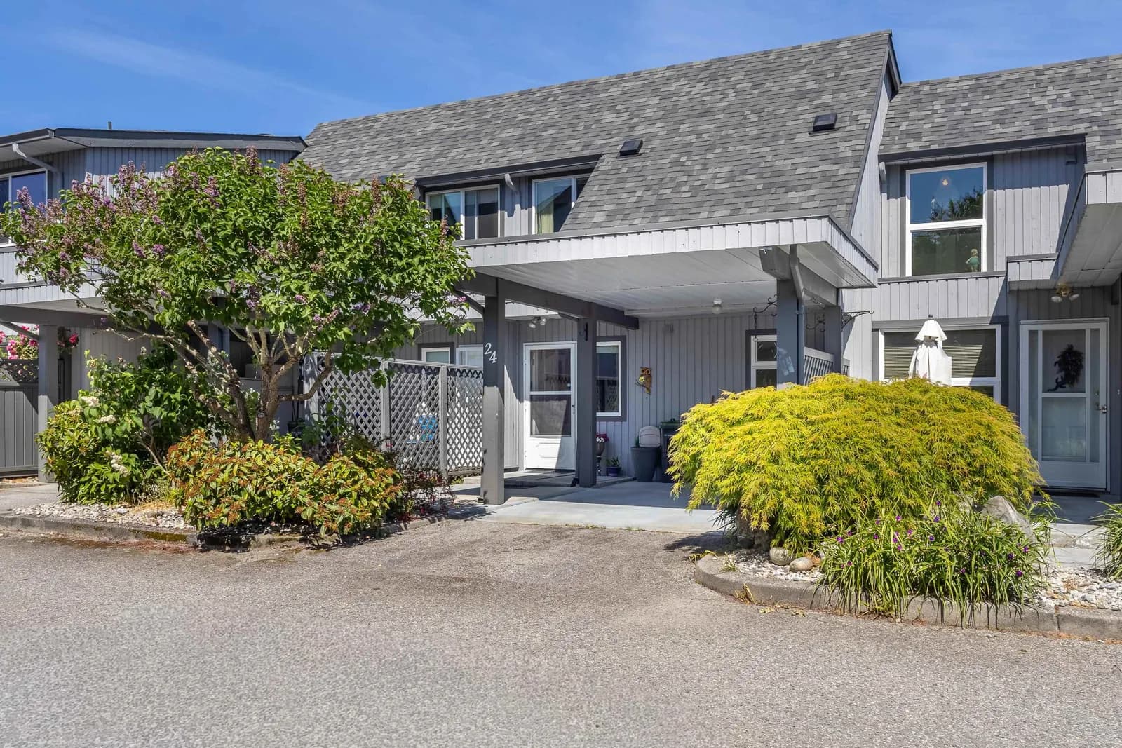 5761 WHARF AVENUE, Sechelt