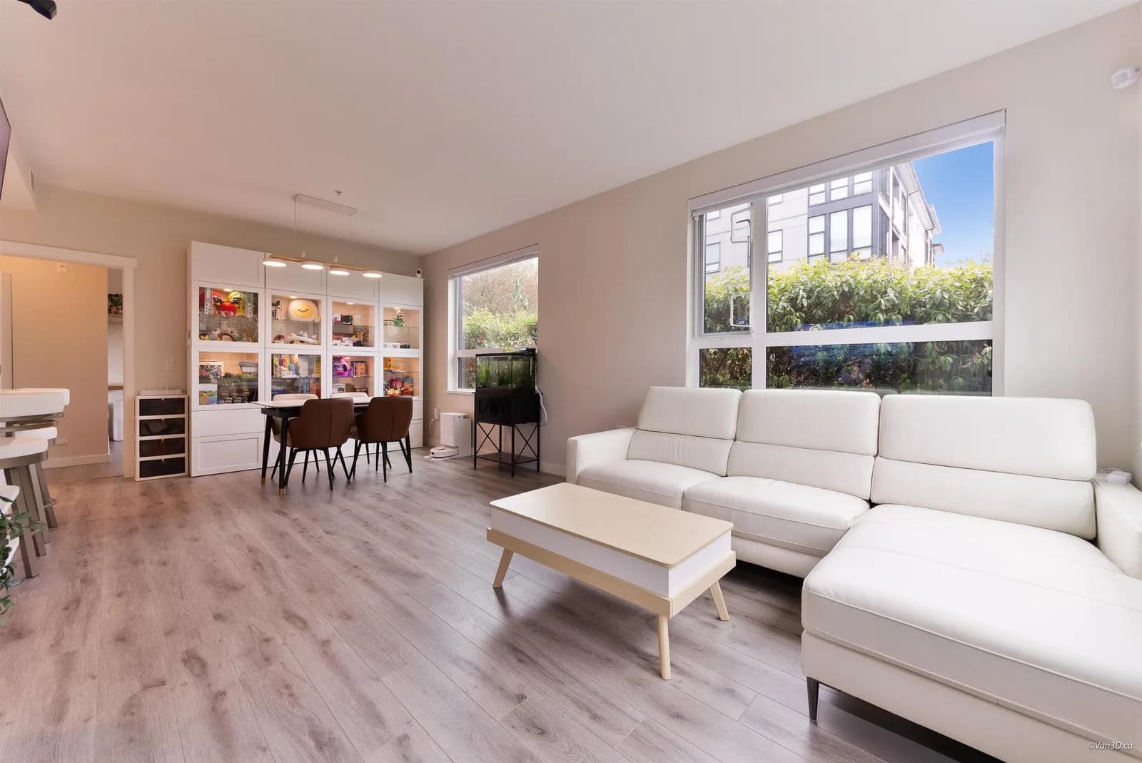9233 ODLIN ROAD, Richmond